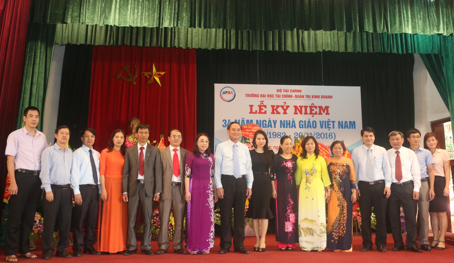 Đại học Tài chính - Quản trị kinh doanh tổ chức Lễ Kỷ niệm 34 năm ngày Nhà giáo Việt Nam 20/11/2016
