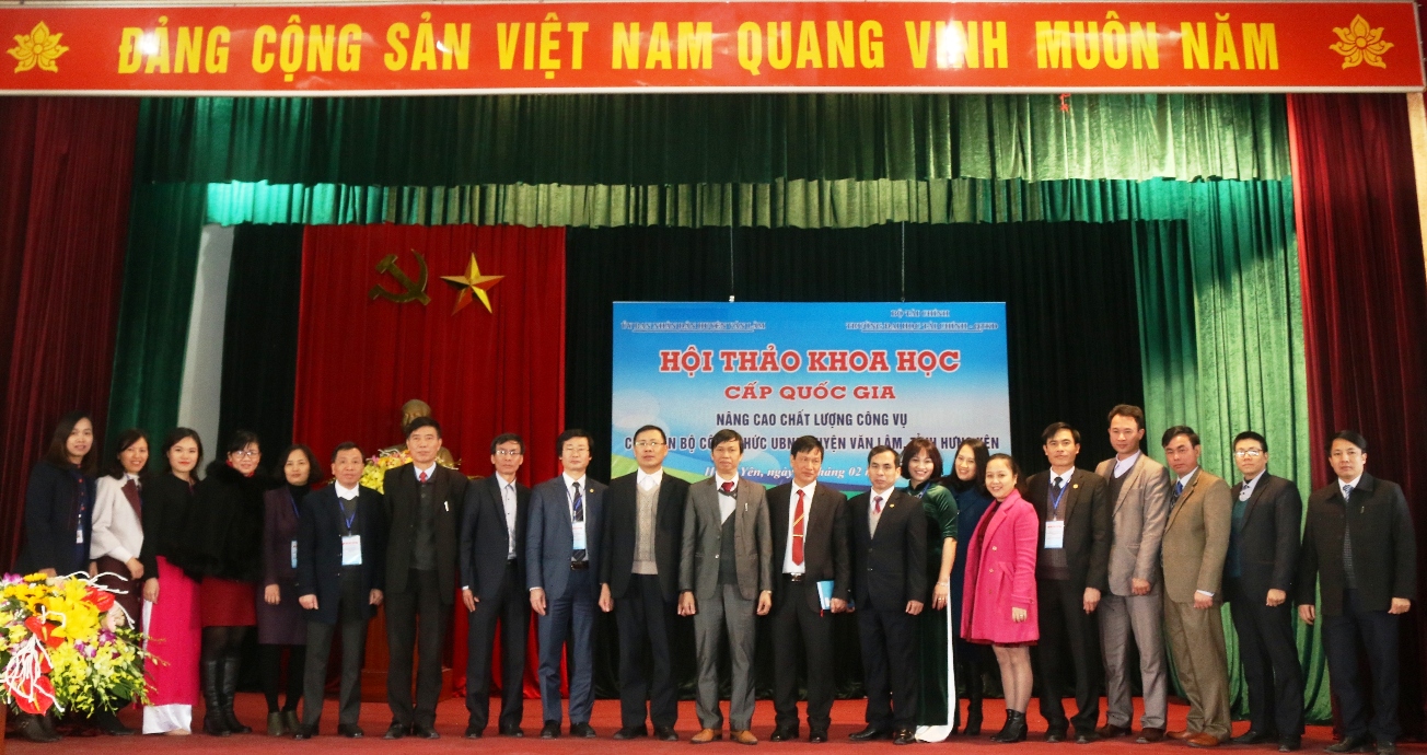 Hội thảo Khoa học "Nâng cao chất lượng công vụ của cán bộ công chức UBND huyện Văn Lâm, tỉnh Hưng yên"