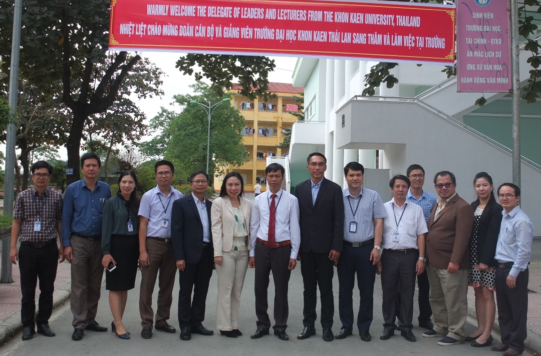 Trường Đại học Tài chính – Quản trị kinh doanh tiếp và làm việc với đoàn cán bộ, giảng viên trường Đại học Khon Kaen - Thái Lan