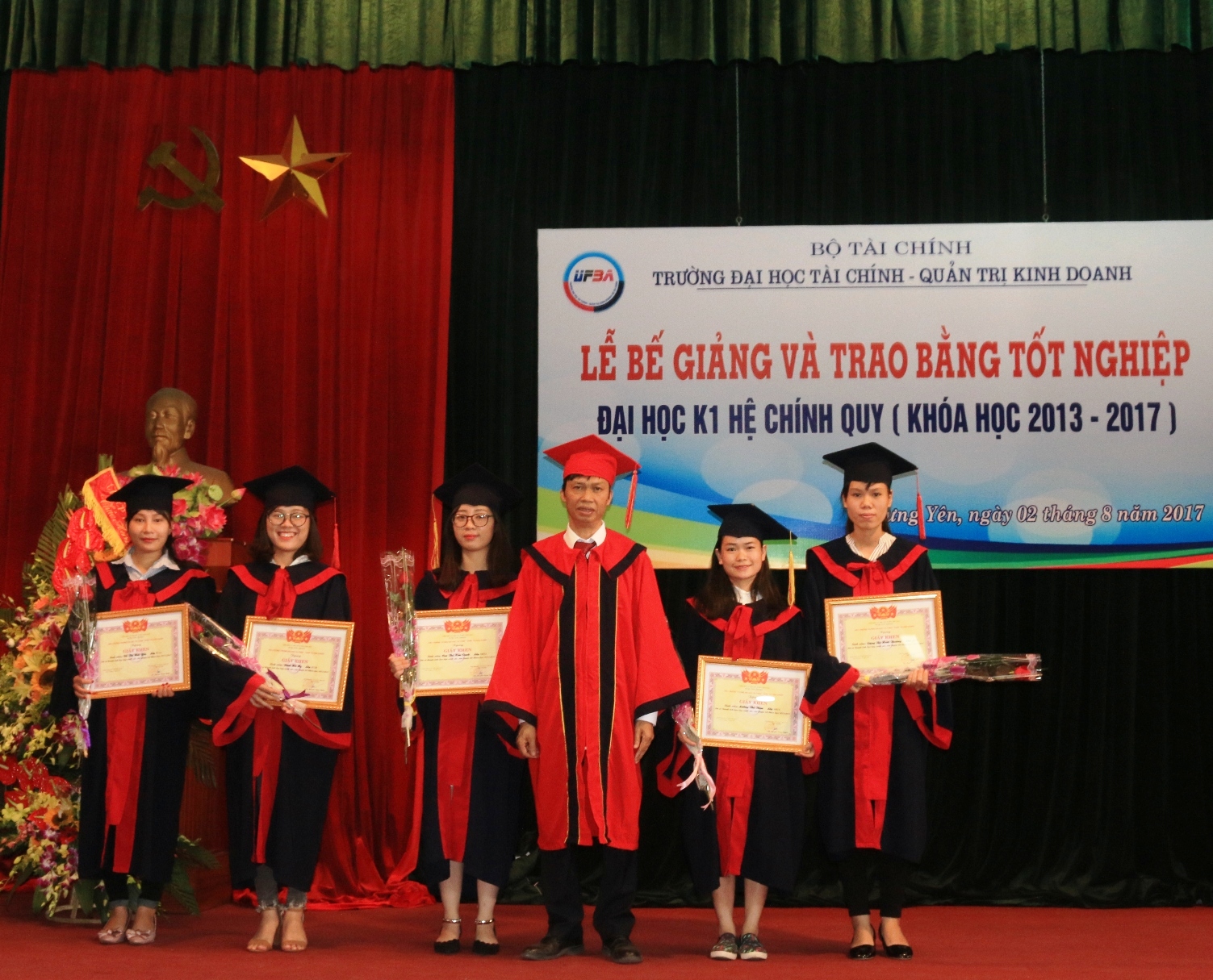 Lễ Bế giảng và trao bằng tốt nghiệp Đại học hệ chính quy Khóa 1 (Khóa học 2013-2017)