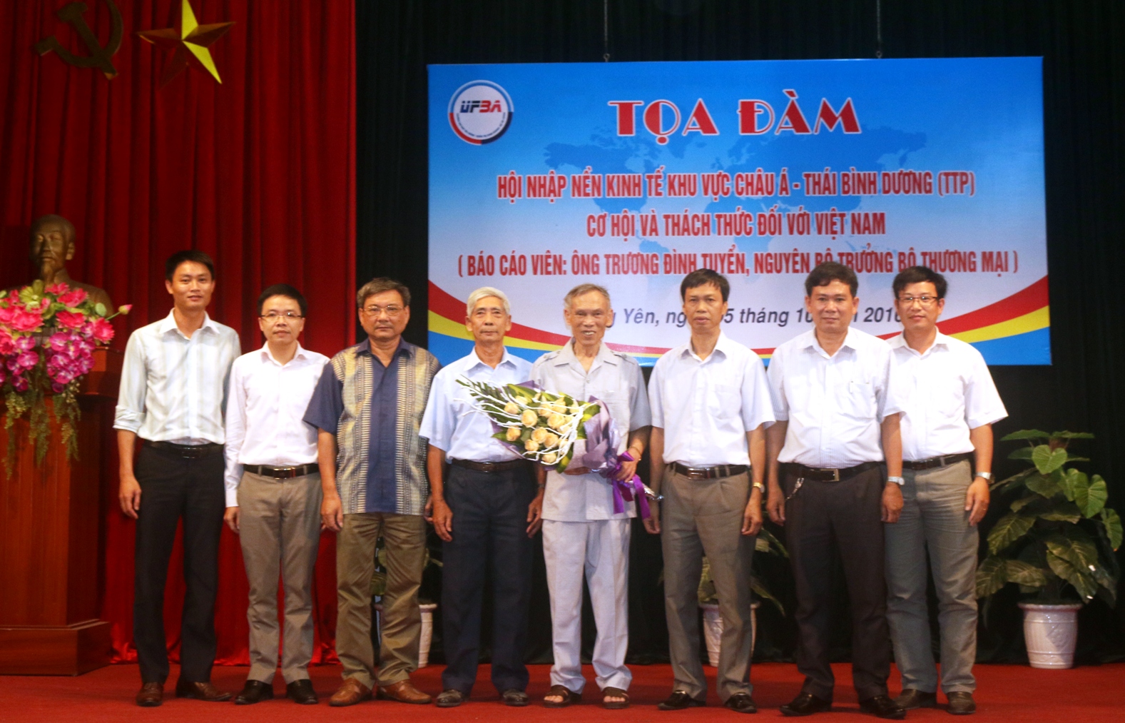 Nguyên Bộ trưởng Bộ Thương mại Trương Đình Tuyển về thăm trường và truyền đạt chuyên đề “Hội nhập TTP cơ hội và thách thức đối với Việt Nam”