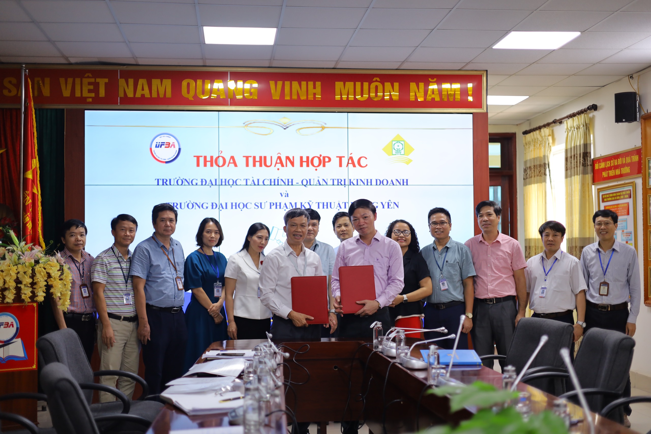 Thỏa thuận hợp tác giữa trường Đại học Tài chính - Quản trị kinh doanh và trường Đại học Sư phạm Kỹ thuật Hưng Yên