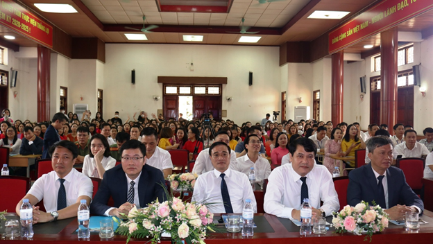 Trường Đại học Tài chính - Quản trị kinh doanh tổ chức Lễ kỷ niệm 40 năm Ngày Nhà giáo Việt Nam (20/11/1982-20/11/2022) và tổng kết 10 năm đào tạo đại học (2012-2022)