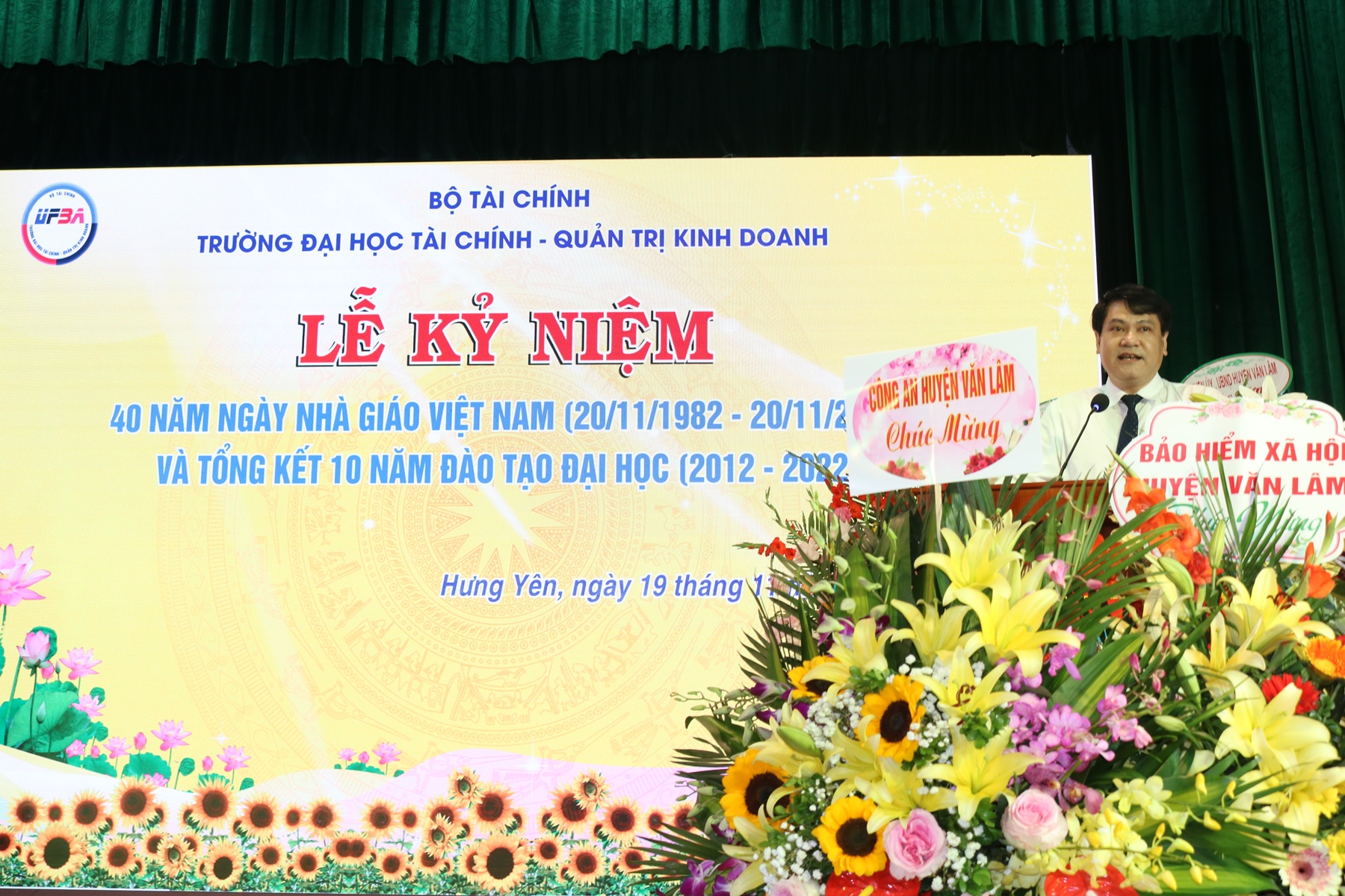 Lễ kỷ niệm 40 năm ngày Nhà giáo Việt Nam 20/11 và tổng kết 10 năm đào tạo đại học