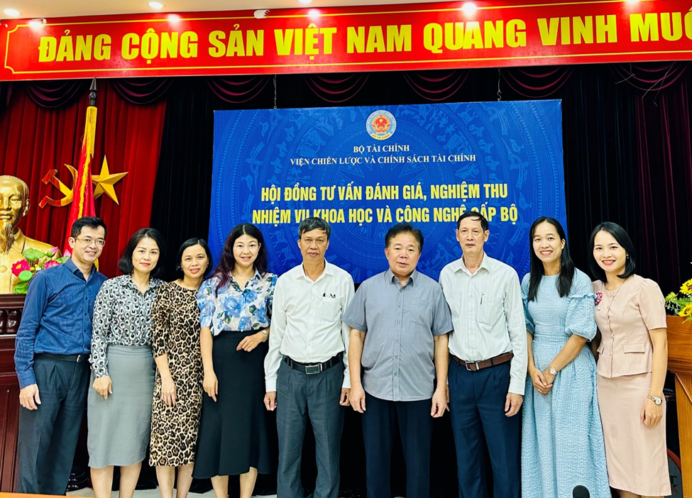 Tổ chức đánh giá, nghiệm thu nhiệm vụ khoa học và công nghệ cấp Bộ đề tài “Đánh giá tác động của thuế thu nhập cá nhân đối với việc đảm bảo công bằng trong phân phối thu nhập ở Việt Nam”